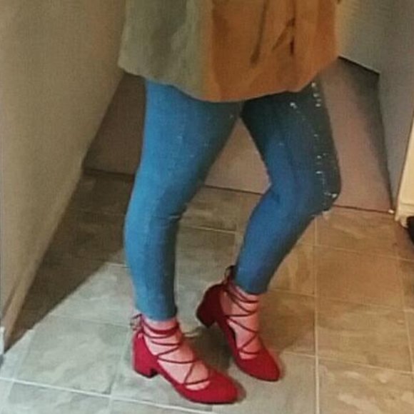 SAKS FIFTH AVENUE Cherry Red Lace Up Pumps w Short Wide Heels Sz 8.5 - Picture 2 of 8